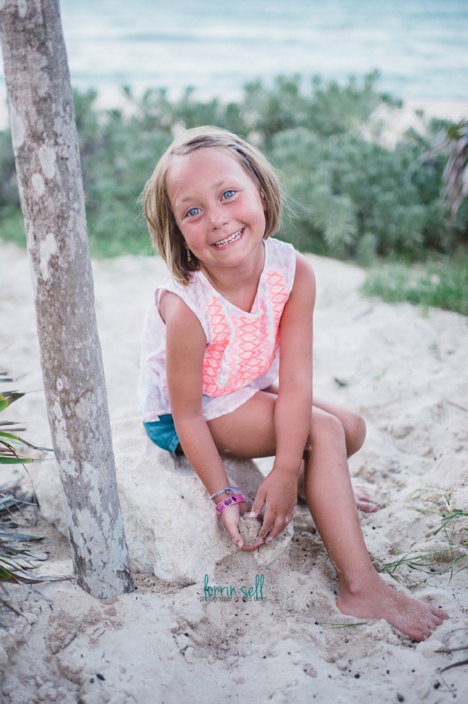 i love taking pictures of our trips to the beach! i just want them to REALLY show how awesome the trip was!! check out these 8 secrets for better beach pictures at the beach.