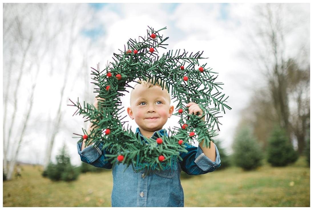 These Christmas props are perfect for your family's Christmas card!