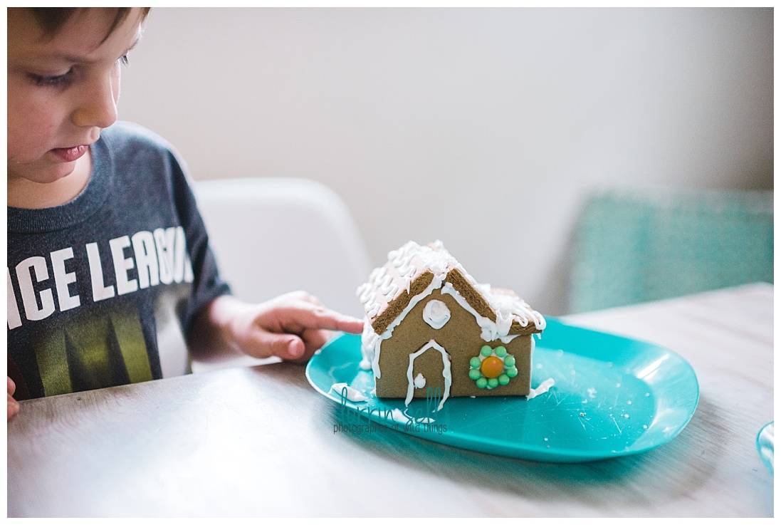 gingerbread houses can be super fun to make with kids--and frustrating. if you're thinking about making one, you're definitely going to want to read this!