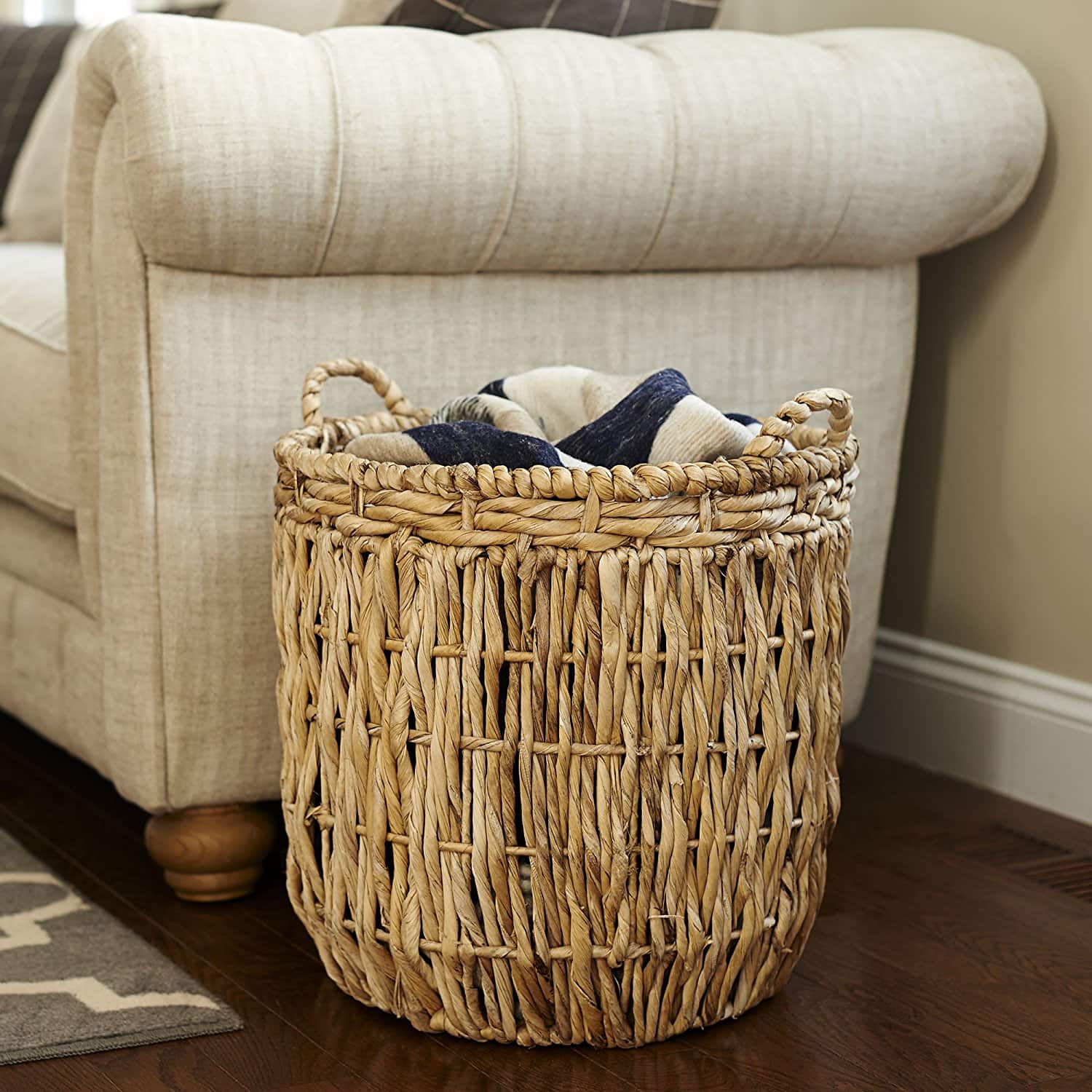 Knowing how to organize with baskets is crucial for our home to stay organized, and not look cluttered. Great ideas here!